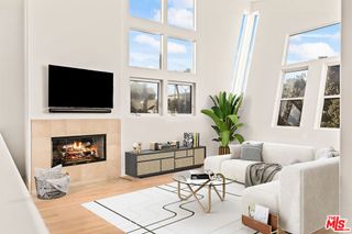 502 Rosecrans Avenue B, Manhattan Beach, CA 90266