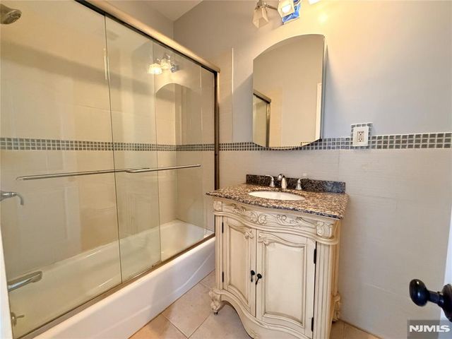 227 Washington Avenue, Hackensack, NJ 07601