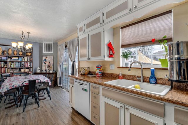 3457 S Carriage Avenue, Springfield, MO 65809