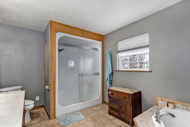 3457 S Carriage Avenue, Springfield, MO 65809