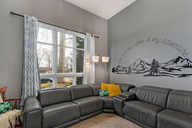 3457 S Carriage Avenue, Springfield, MO 65809