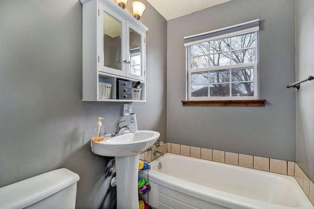 3457 S Carriage Avenue, Springfield, MO 65809