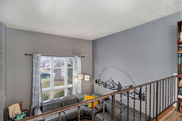 3457 S Carriage Avenue, Springfield, MO 65809