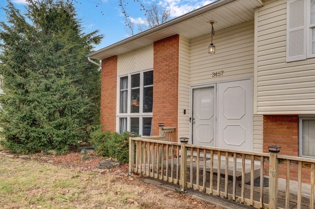 3457 S Carriage Avenue, Springfield, MO 65809