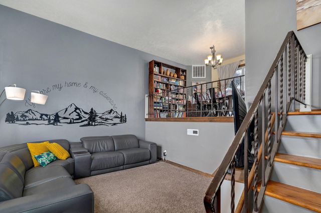 3457 S Carriage Avenue, Springfield, MO 65809