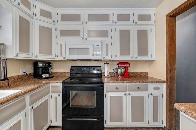 3457 S Carriage Avenue, Springfield, MO 65809