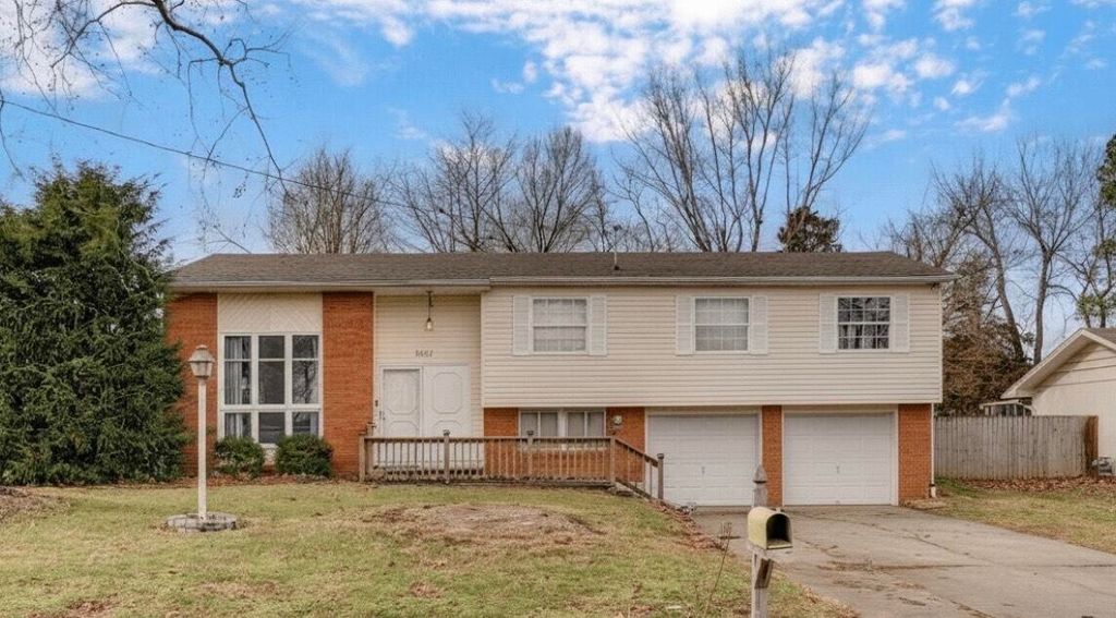 3457 S Carriage Avenue, Springfield, MO 65809