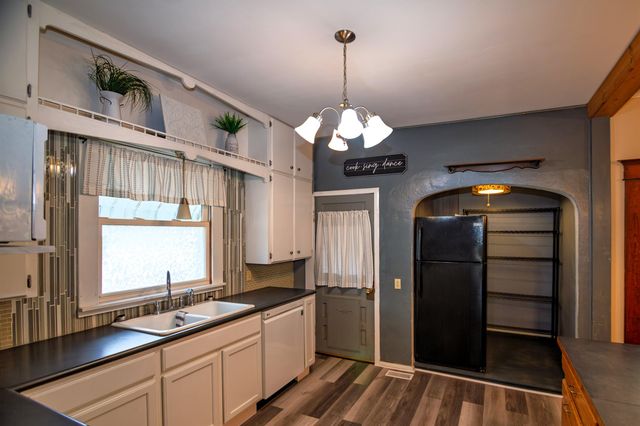 610 State St, Salina, KS 67401