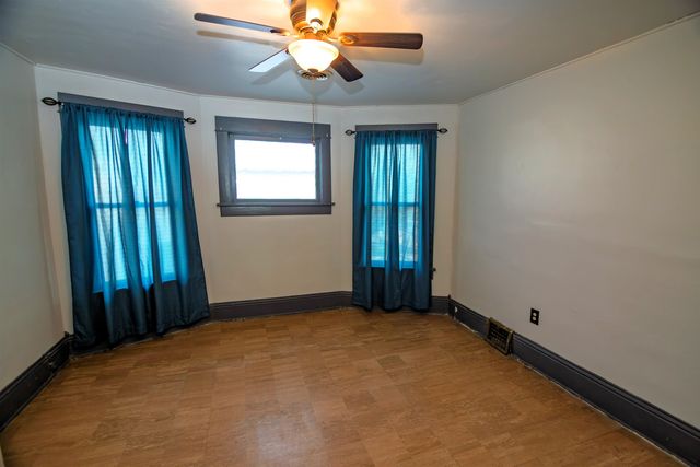 610 State St, Salina, KS 67401