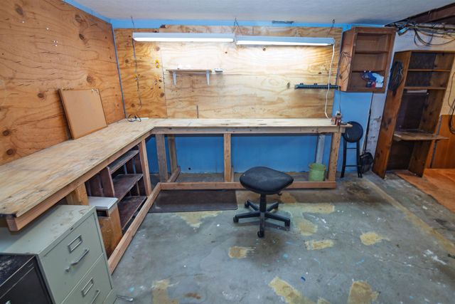 610 State St, Salina, KS 67401