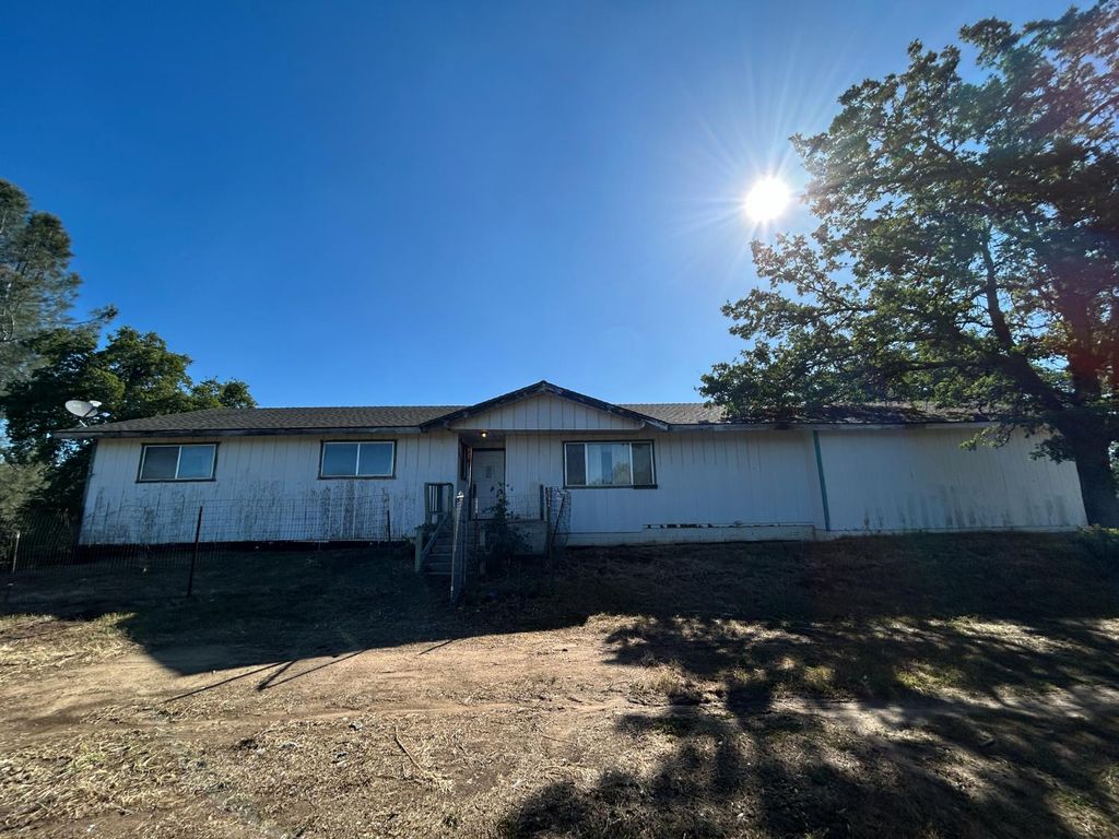 Image 1 of property listing at 32012 Hartley Road, North Fork, CA 93643