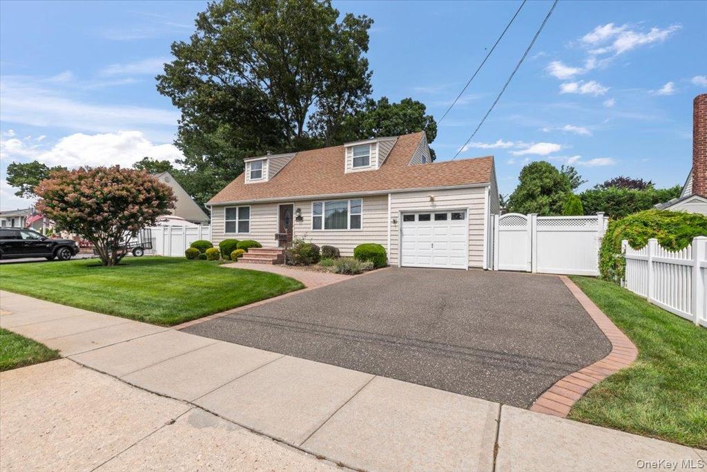 177 N Queens Avenue, Massapequa, NY 11758 — photo 2