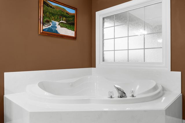 63 Fawn Ln, Paris, TN 38242