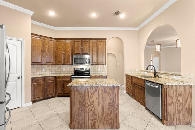 8245 Edgepoint Trail, Fort Worth, TX 76053