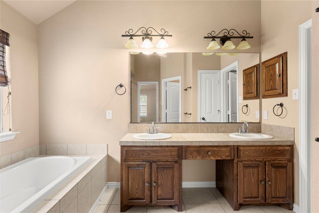 8245 Edgepoint Trail, Fort Worth, TX 76053