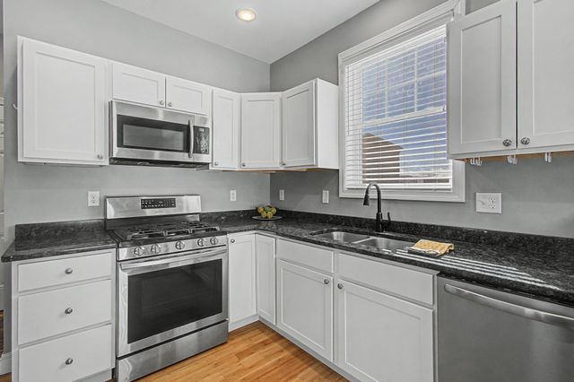 60 Old Academy St Unit 101, Fairfax, VT 05454