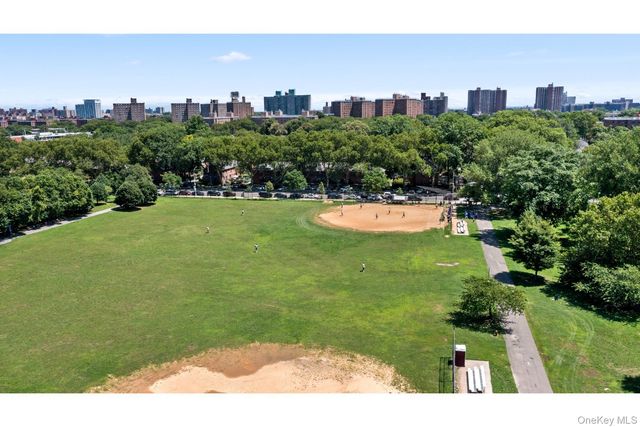 880 Boynton Avenue 4L, Bronx, NY 10473