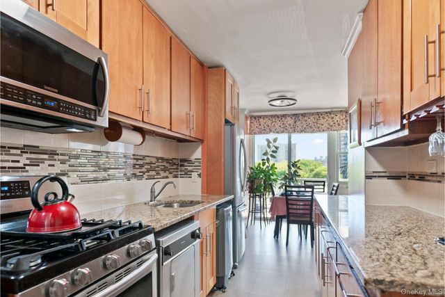 880 Boynton Avenue 4L, Bronx, NY 10473