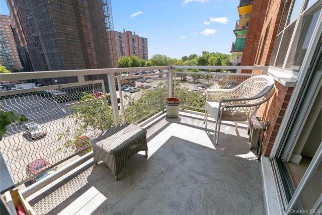 880 Boynton Avenue 4L, Bronx, NY 10473