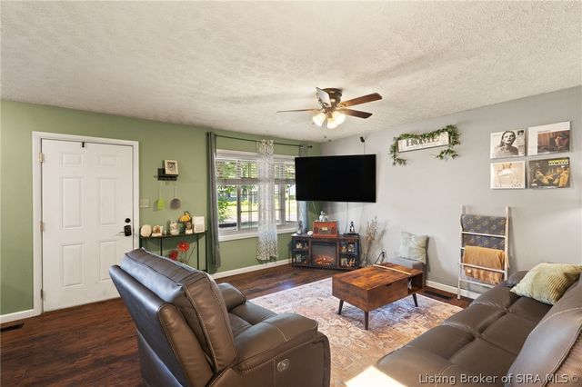 812 Springdale Drive, Jeffersonville, IN 47130