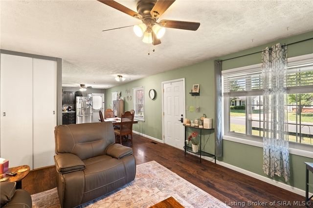 812 Springdale Drive, Jeffersonville, IN 47130