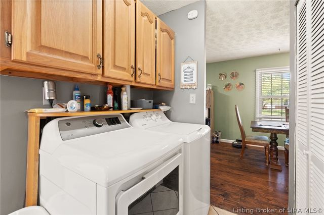 812 Springdale Drive, Jeffersonville, IN 47130