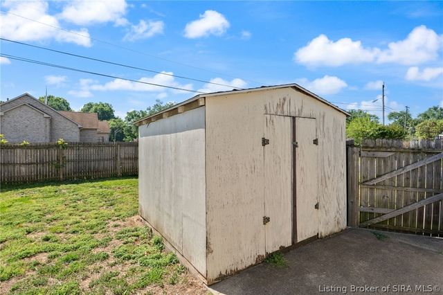 812 Springdale Drive, Jeffersonville, IN 47130