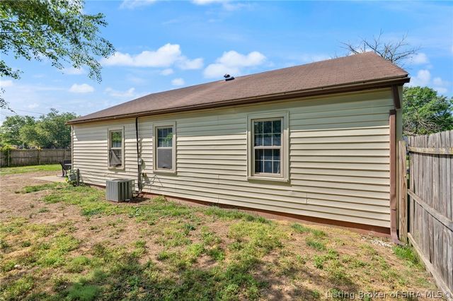 812 Springdale Drive, Jeffersonville, IN 47130