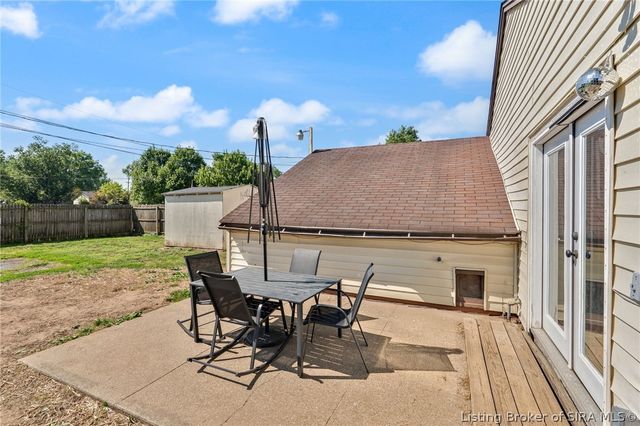 812 Springdale Drive, Jeffersonville, IN 47130