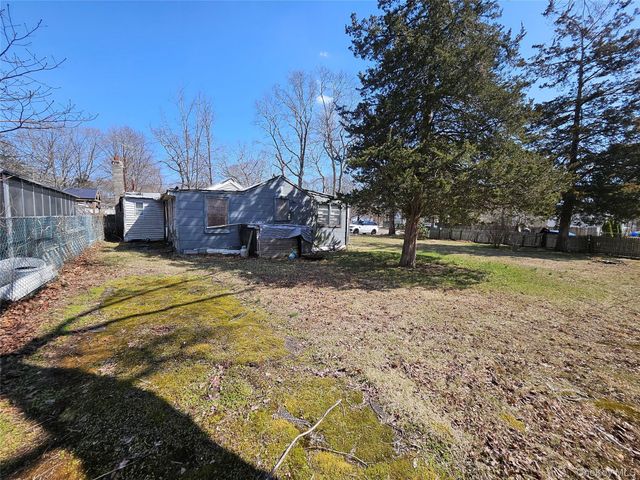 549 Granny Road, Medford, NY 11763