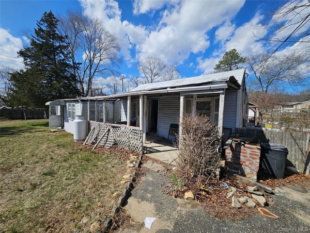 549 Granny Road, Medford, NY 11763