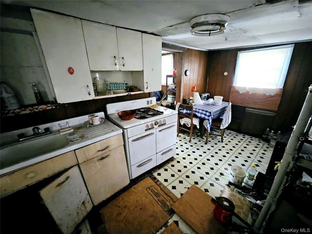 549 Granny Road, Medford, NY 11763