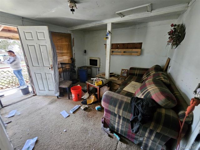 549 Granny Road, Medford, NY 11763