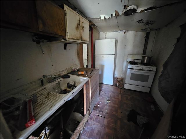 549 Granny Road, Medford, NY 11763