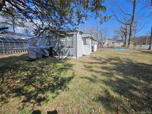 549 Granny Road, Medford, NY 11763