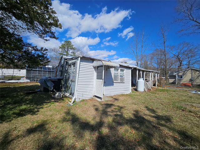 549 Granny Road, Medford, NY 11763