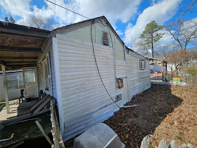 549 Granny Road, Medford, NY 11763