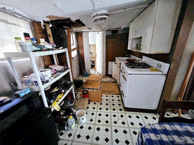 549 Granny Road, Medford, NY 11763