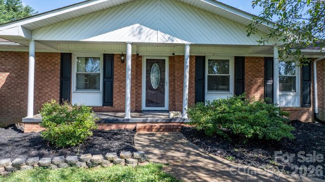 2596 SweetBriar Circle, Lenoir, NC 28645