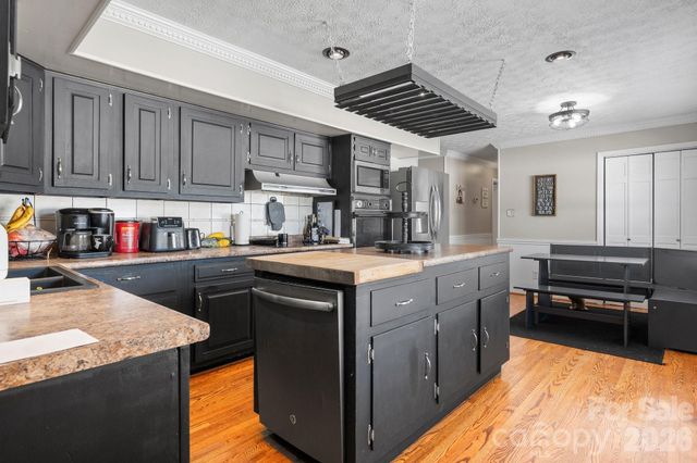 2596 SweetBriar Circle, Lenoir, NC 28645