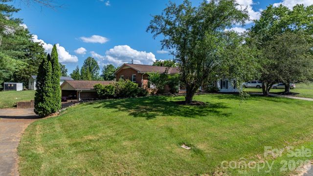 2596 SweetBriar Circle, Lenoir, NC 28645