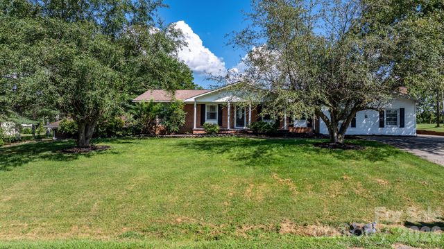 2596 SweetBriar Circle, Lenoir, NC 28645