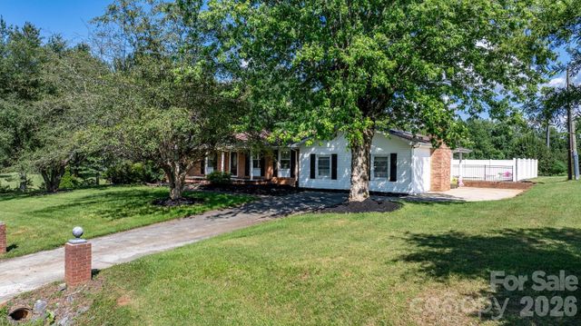 2596 SweetBriar Circle, Lenoir, NC 28645