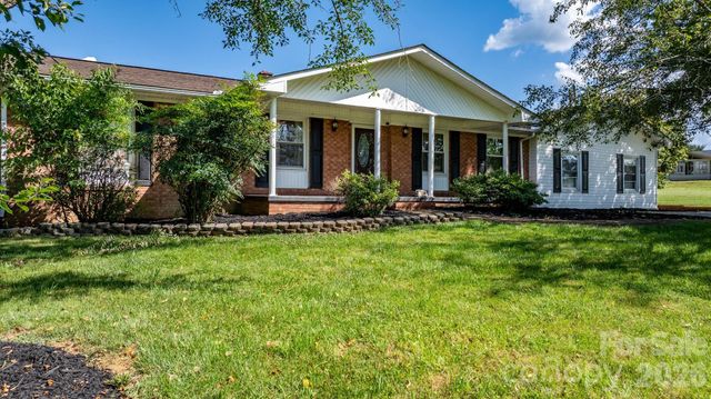 2596 SweetBriar Circle, Lenoir, NC 28645