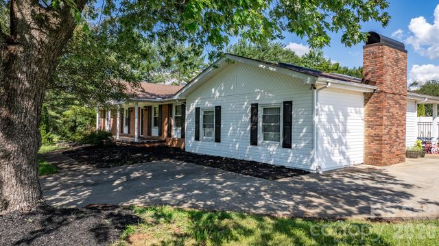 2596 SweetBriar Circle, Lenoir, NC 28645