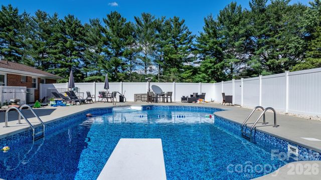 2596 SweetBriar Circle, Lenoir, NC 28645