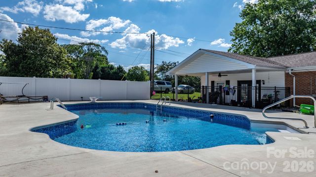 2596 SweetBriar Circle, Lenoir, NC 28645