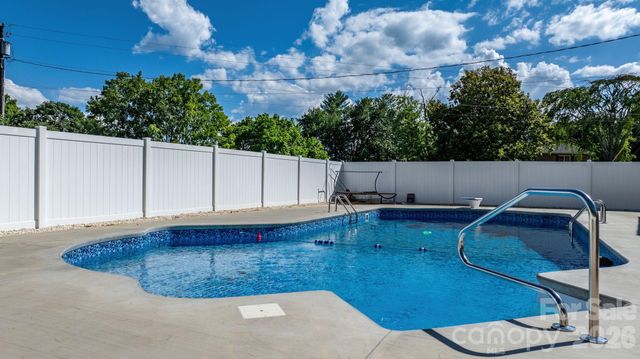 2596 SweetBriar Circle, Lenoir, NC 28645