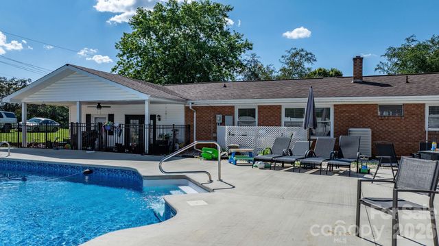 2596 SweetBriar Circle, Lenoir, NC 28645