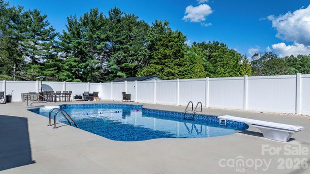 2596 SweetBriar Circle, Lenoir, NC 28645